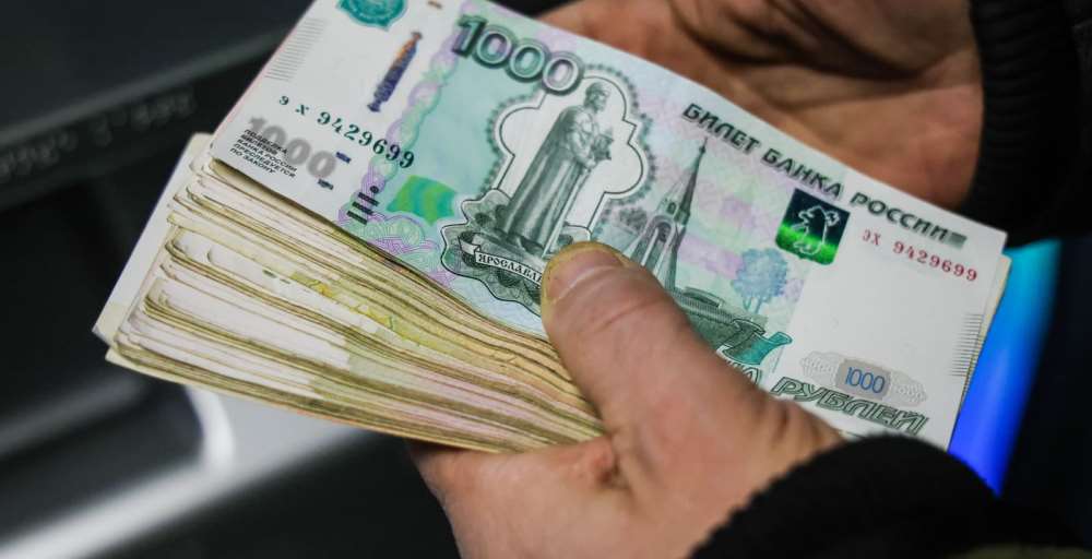 Rritet monedha ruse, rikthehet ne nivelin e paraluftes